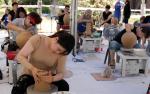 물레 성형 대회 참가자들의 진지한 물레 성형 작업(사진)