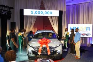 500만 번째 차량인 싼타크루즈를 모터쇼 형태로 공개하고 있다